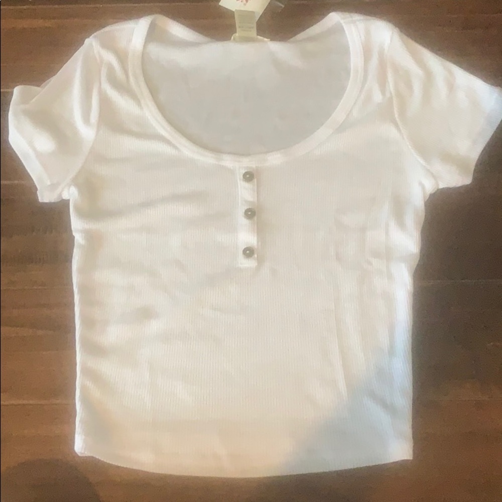 Cropped white shirt